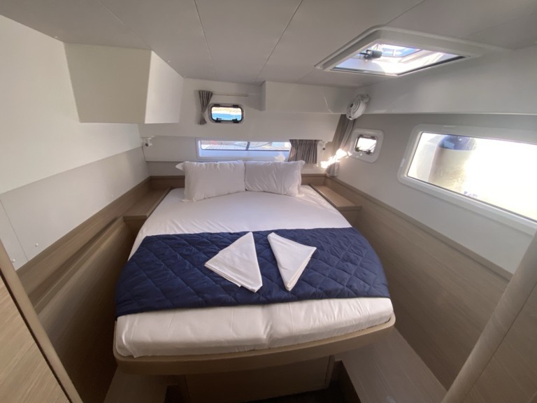 Yacht hire Cugnana Verde cheap Lagoon 42