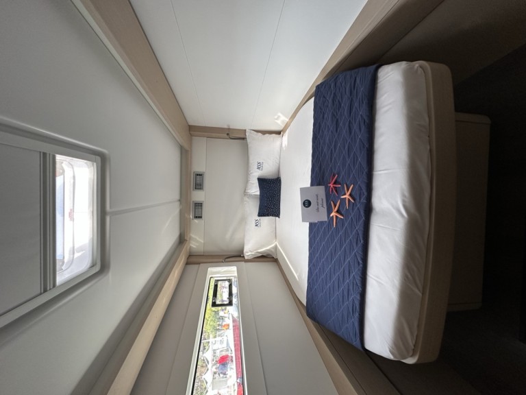 Hire Catamaran Lagoon with a boat licence