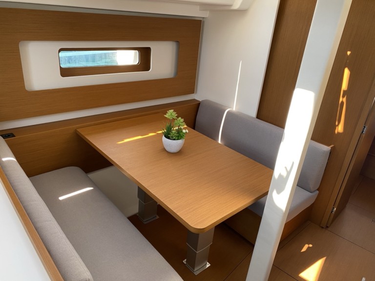 Yacht hire Cugnana Verde cheap First 44