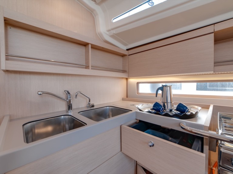 Yacht hire Cugnana Verde cheap Oceanis 40.1