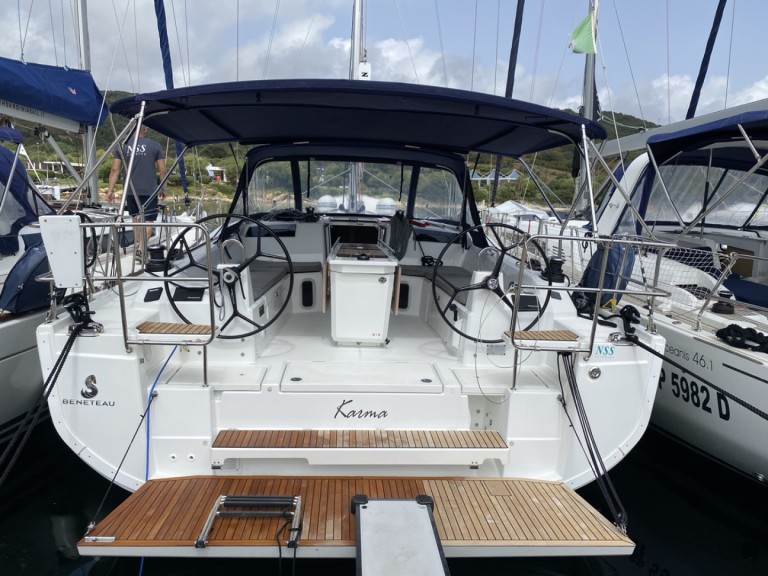 Hire a Bénéteau Oceanis 40.1 Cugnana Verde