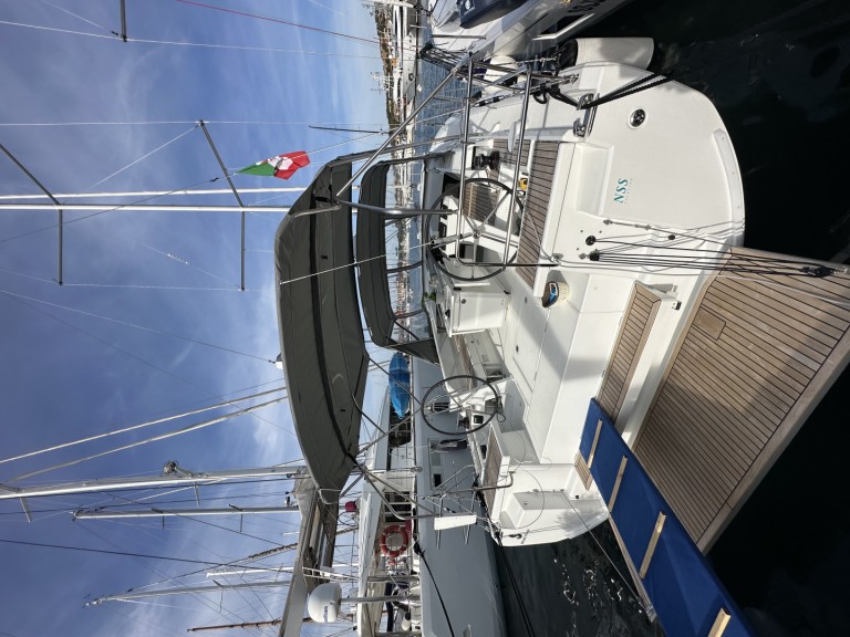 Hire Sailboat Bénéteau with a boat licence