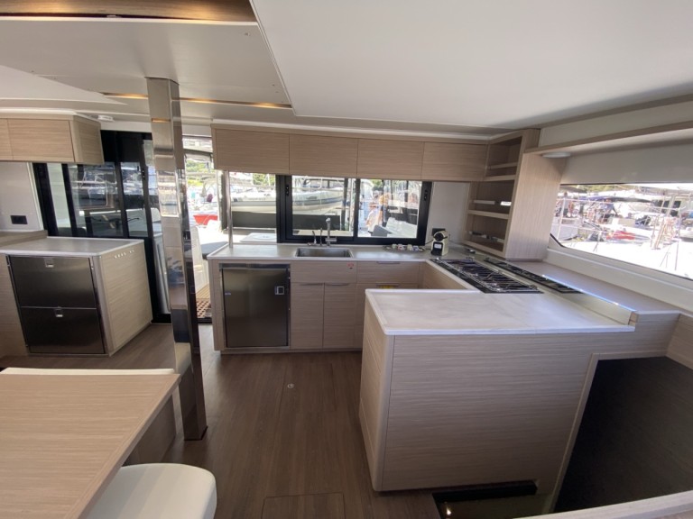 Catamaran to hire Cugnana Verde at the best price