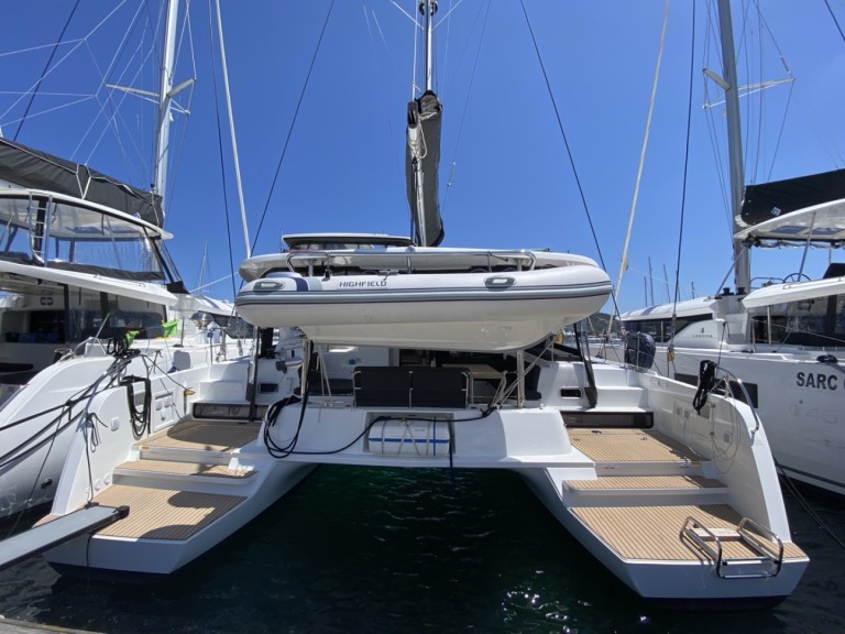 Catamaran to hire Cugnana Verde at the best price