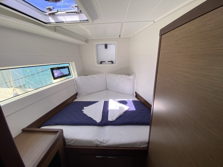 Catamaran hire in Cugnana Verde - Lagoon Lagoon 40