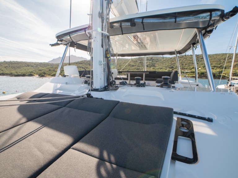 Hire Catamaran Lagoon with a boat licence