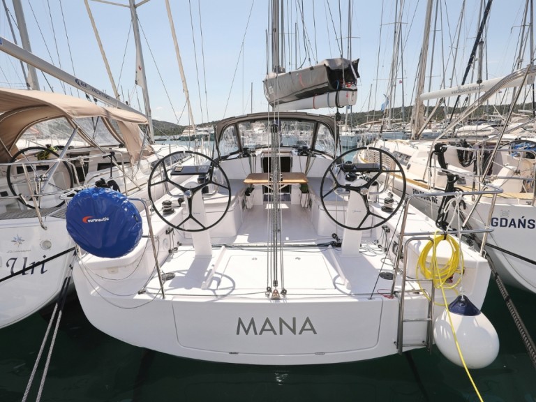 Yacht hire Biograd na Moru cheap First 36