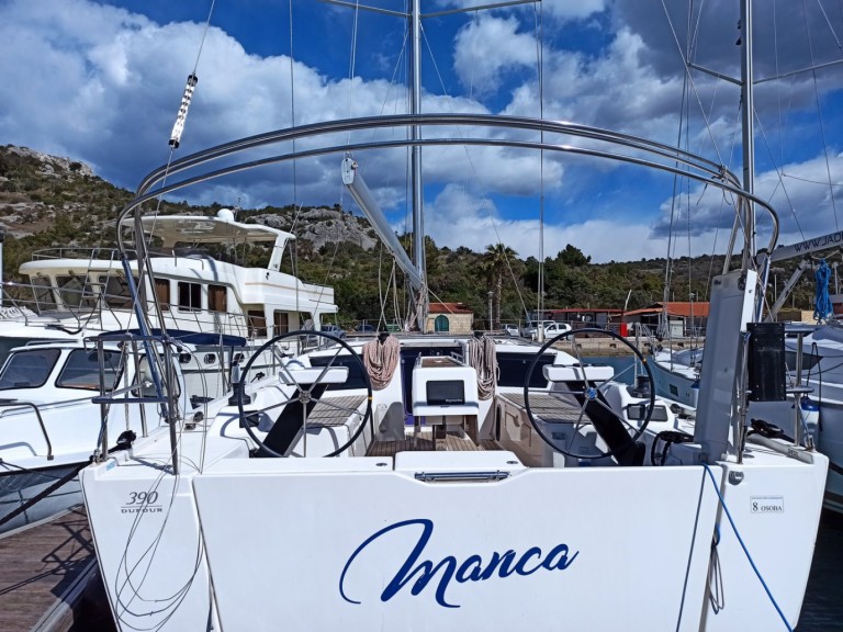 Charter a Dufour Dufour 390 GL in Pula on Samboat