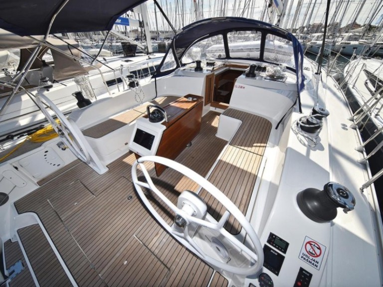 Hire Sailboat with or without skipper Bavaria Pirovac