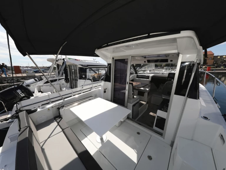 Charter a Jeanneau Merry Fisher 795 in Pirovac on Samboat