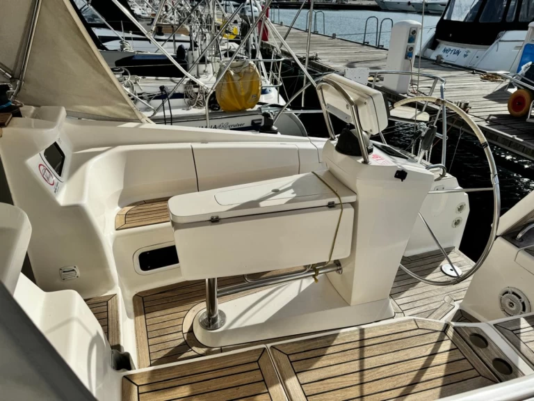 Charter a Elan Impression 384 in Punat on Samboat