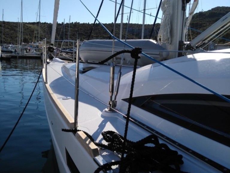 Hire Sailboat with or without skipper Elan Pula