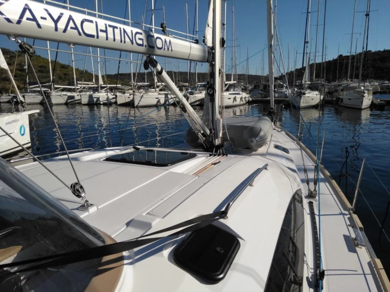 Sailboat to hire Pula at the best price