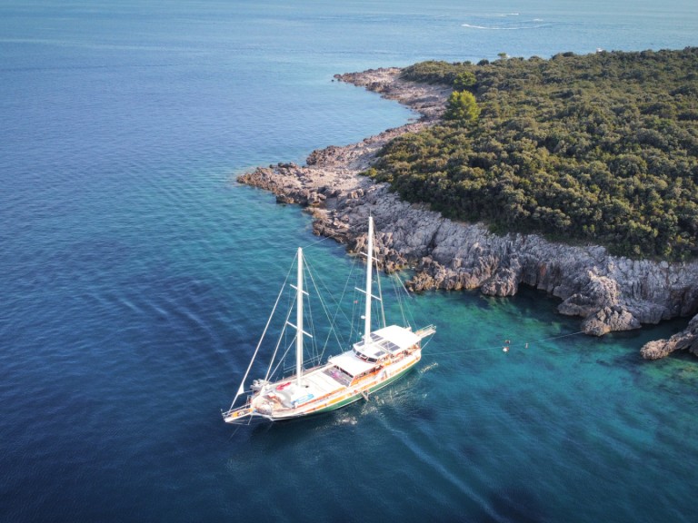 Sailboat to hire Tivat at the best price