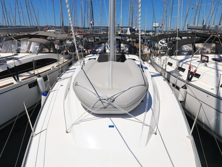 Hire Sailboat Bavaria with a boat licence