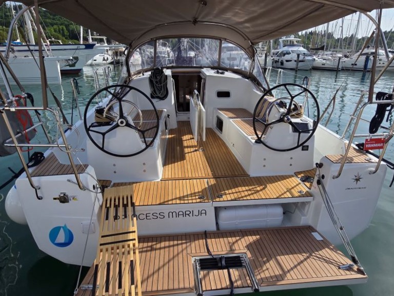 Sailboat to hire Pula at the best price