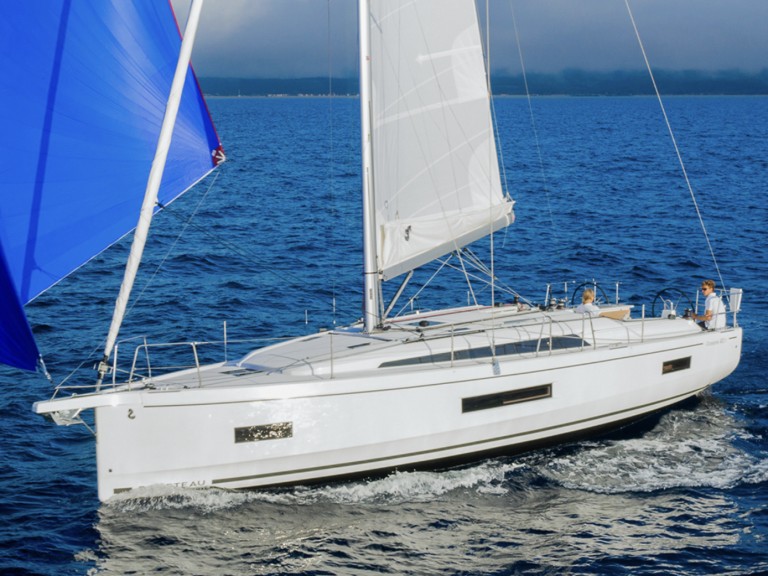 Hire a Bénéteau Oceanis 40.1 Arzon