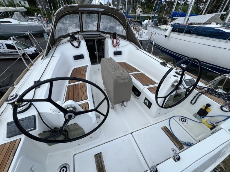Sailboat to hire Saint-Quay-Portrieux at the best price