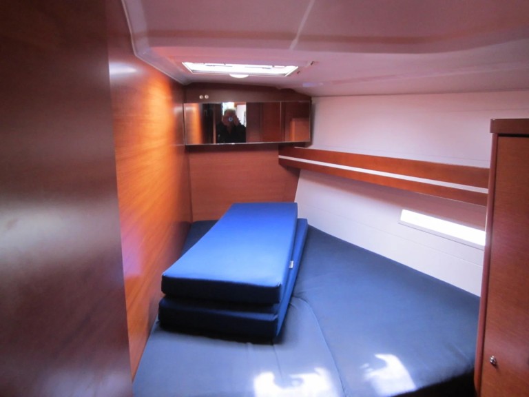 Charter a Dufour Dufour 445 Grand Large in Saint-Quay-Portrieux on Samboat