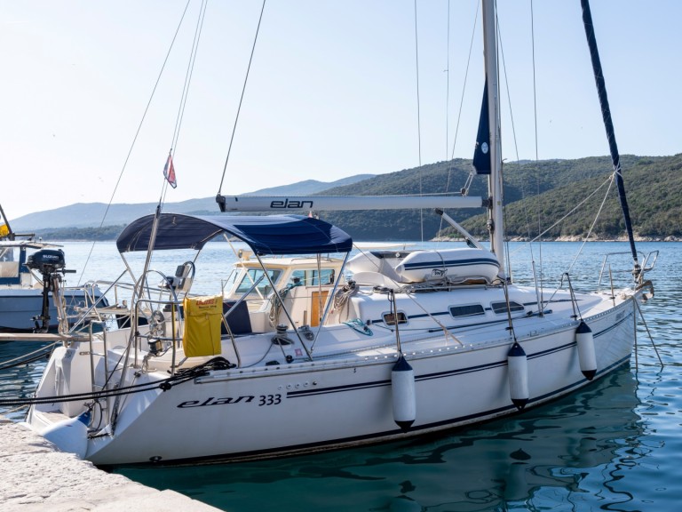 Charter a Elan Elan 333 in Rabac on Samboat