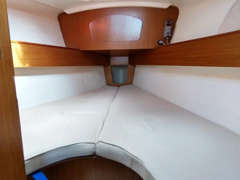 Hire a Jeanneau Sun Odyssey 32i (PTE) Saint-Quay-Portrieux