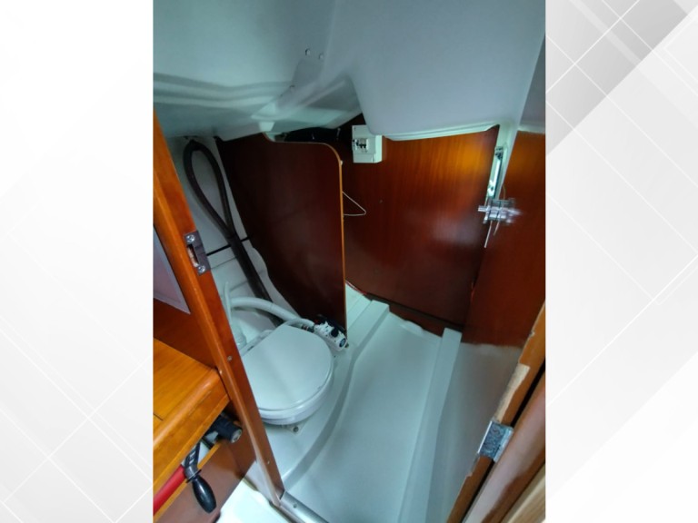 Hire Sailboat with or without skipper Bénéteau Saint-Quay-Portrieux