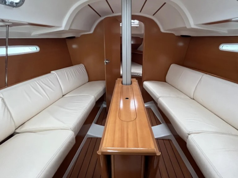 Yacht charter Saint-Quay-Portrieux - Bénéteau First 31.7 on SamBoat