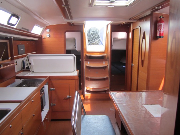 Sailboat to hire Saint-Quay-Portrieux at the best price