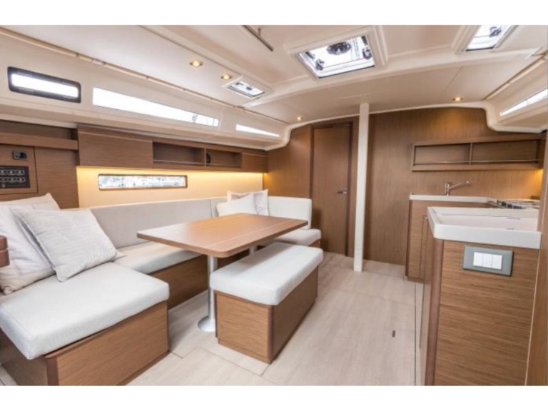 Hire Sailboat with or without skipper Bénéteau Saint-Quay-Portrieux