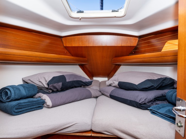 Yacht charter Rabac - Elan Elan 333 on SamBoat