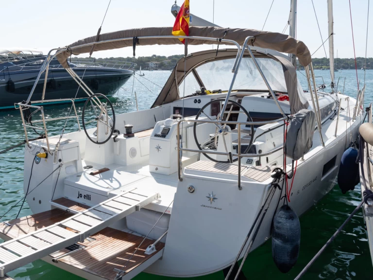 Yacht charter Portocolom - Jeanneau Sun Odyssey 440 on SamBoat