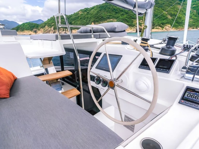 Hire Catamaran Fountaine Pajot with a boat licence