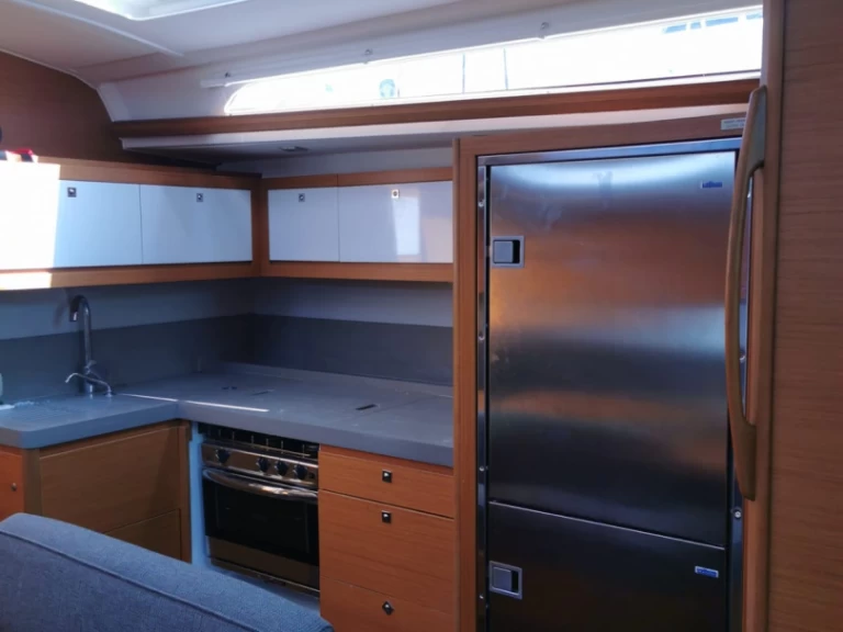 Sailboat hire in Alimos - Dufour Dufour 470