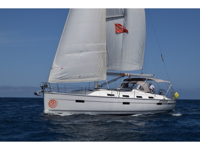 Hire Sailboat Bavaria with a boat licence