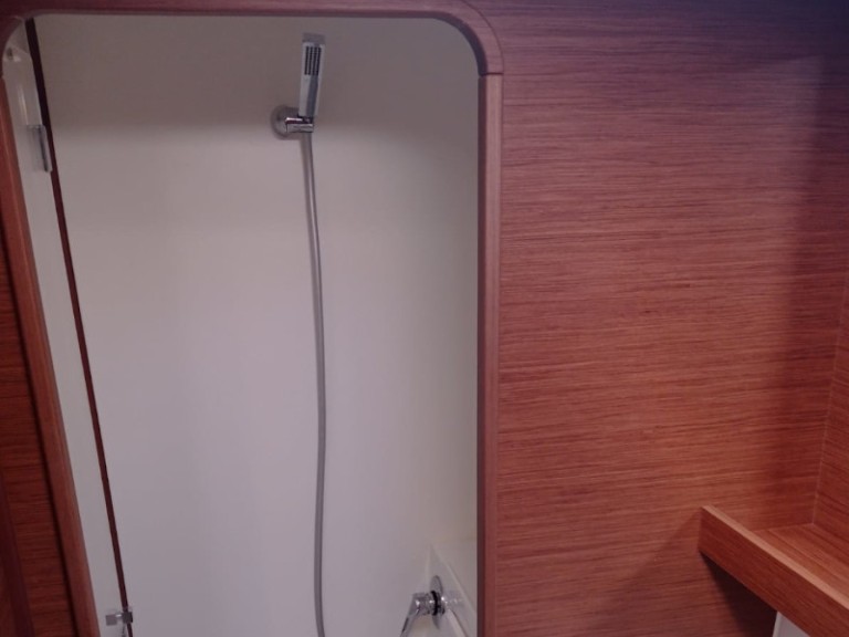 Hire Catamaran Lagoon with a boat licence