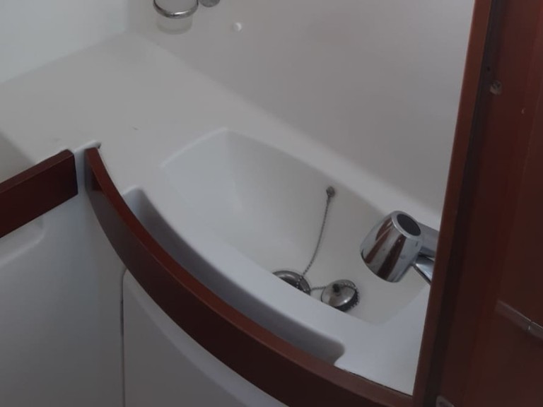 Catamaran to hire Cannigione at the best price