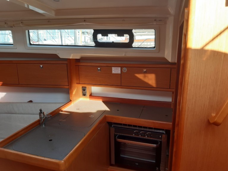 Hire a Bavaria Cruiser 34 Puntone