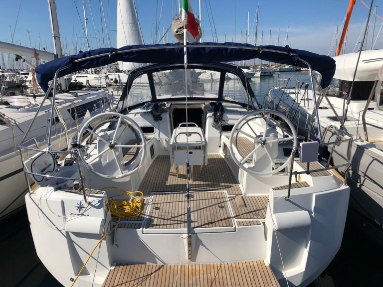 Yacht charter Cannigione - Jeanneau Sun Odyssey 519 on SamBoat