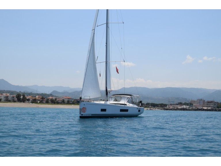 Hire Sailboat Bénéteau with a boat licence