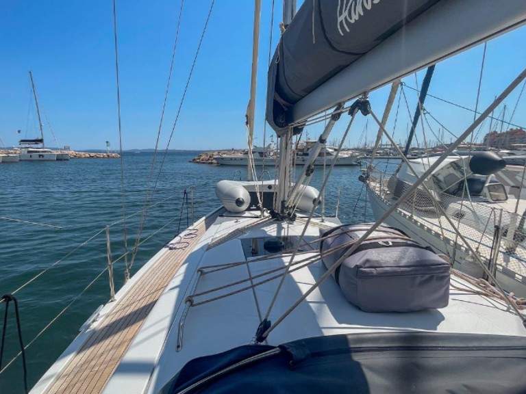 Hire a 9 HANSE 348 Hyères