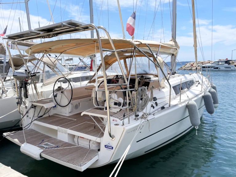Yacht charter Hyères - Dufour Dufour 382 on SamBoat