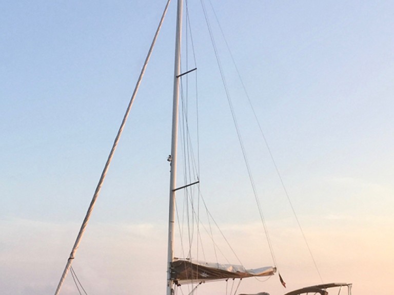 Hire Sailboat with or without skipper Jeanneau Hyères