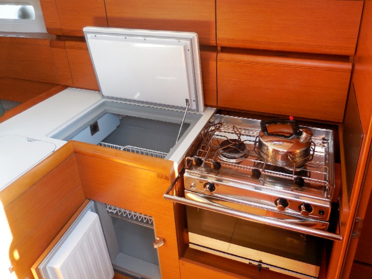 Hire a Jeanneau Sun Odyssey 389 Hyères