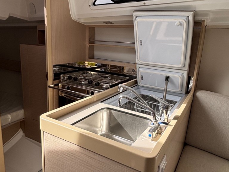 Sailboat to hire Ajaccio at the best price