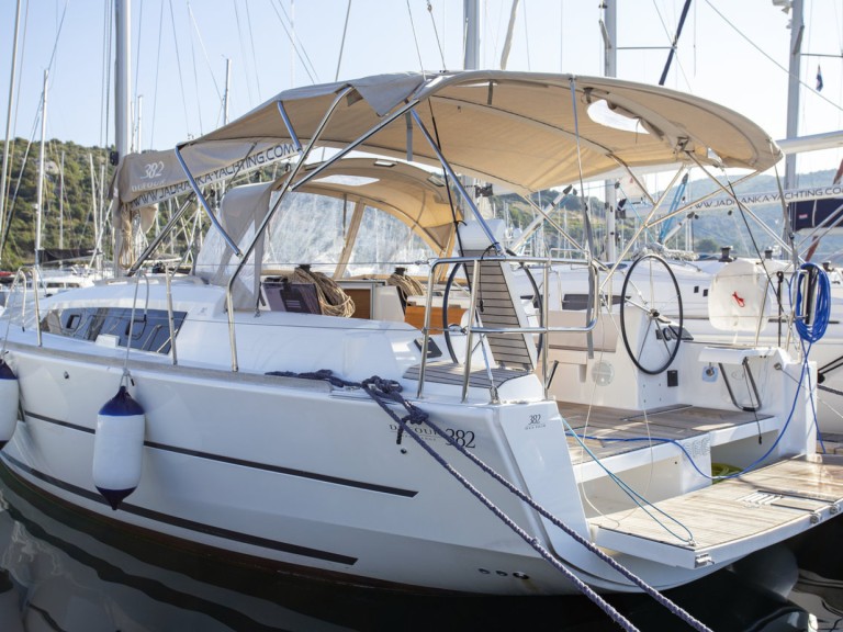 Hire Sailboat with or without skipper Dufour Pula