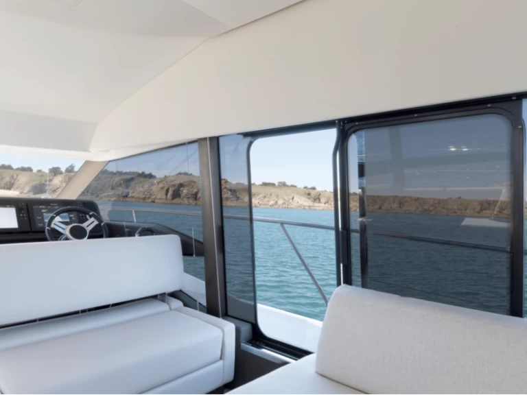 Hire Luxury Yacht Jeanneau with a boat licence