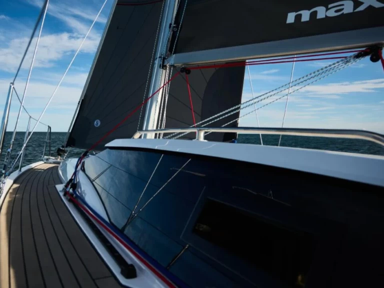 Charter a Northman Maxus 35 in Biograd na Moru on Samboat