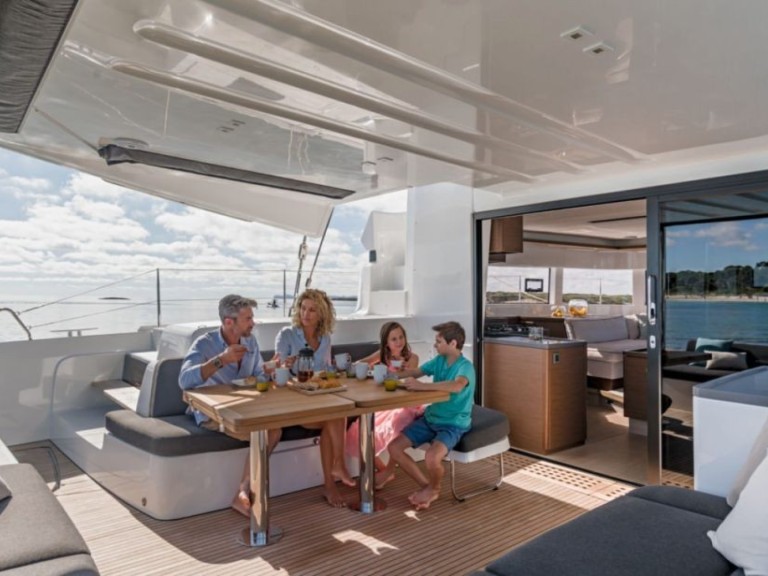 Hire Catamaran Lagoon with a boat licence