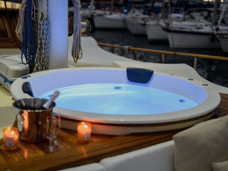 Hire a Ticari Yacht Hande - Capo Galera Capo d'Orlando