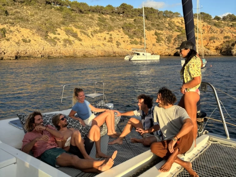 Hire Catamaran Lagoon with a boat licence